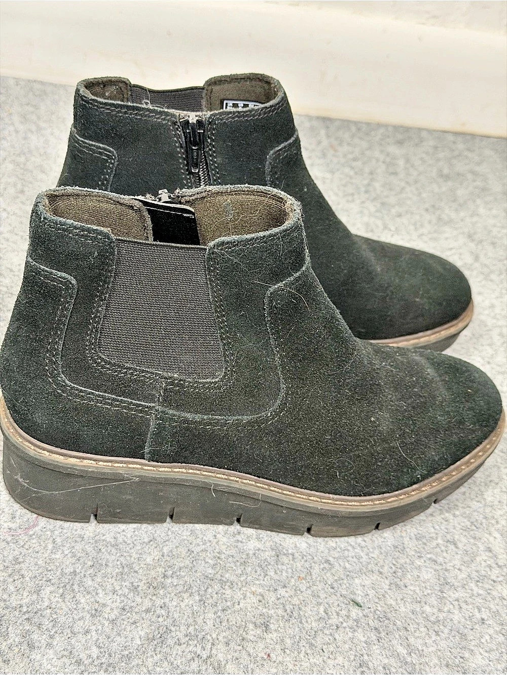 Clark’s Airabell zip Black Suede Ankle Boots wedge heel US 6